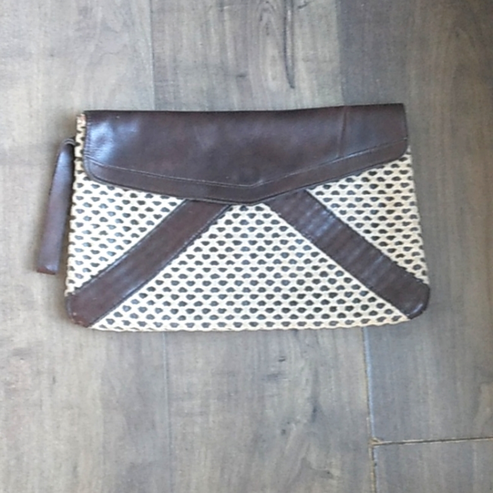 BONNIE INTERNATIONAL BOHO  LEATHER MACRAME BOHO CLUTCH MADE IN HONG KONG 13LX8.5